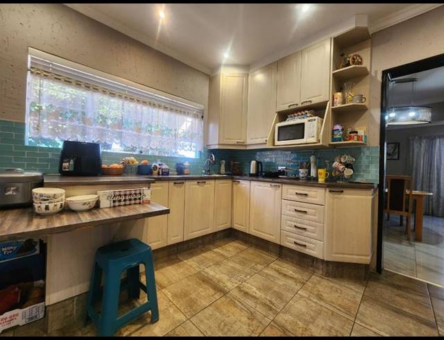 4 BEDROOM HOUSE FOR SALE IN GLENVISTA